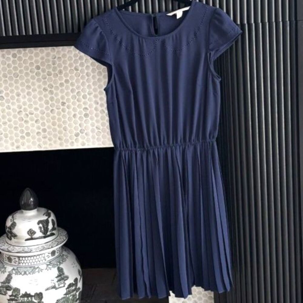 LC Lauren Conrad Pleated Dress XS Navy Blue Cap Sleeve Country Club Preppy Golf